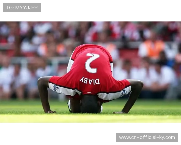 勒沃库森右路超跑组合发动反击 迪亚比弗林蓬速度冲击阿森纳边路 勒沃库森右路超跑组合发动反击 迪亚比弗林蓬速度冲击阿森纳边路